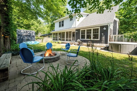 New Hot Tub & Firepit!
