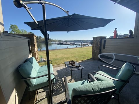 Outdoor porch with walk out to the water! Just minutes away from Bluff’s!
