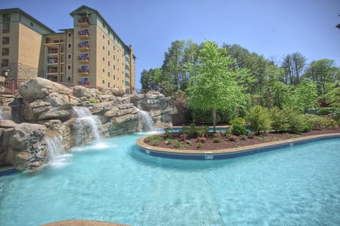 Outdoor Lazy River Pool (Seasonal)