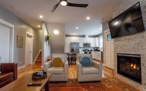 Living Room w/ Smart TV & Gas Logs