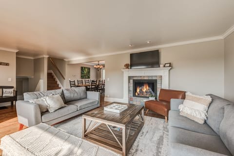 Large main level living area, opening up to dining space.
