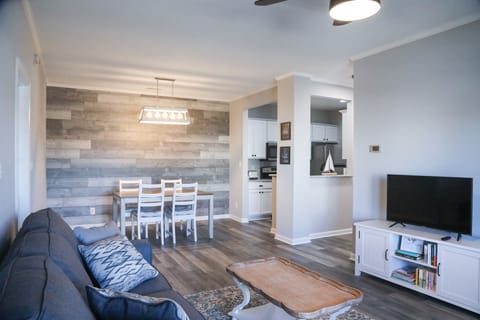 Newly renovated (2022) living room and kitchen with seating for 4. 