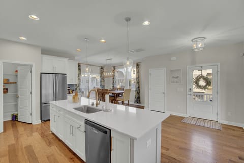 Bright and airy - spacious common area entrance. 