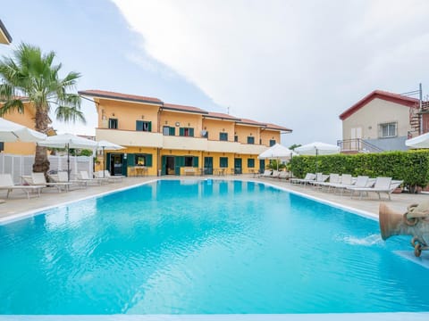 Holiday Home Swimming Pool