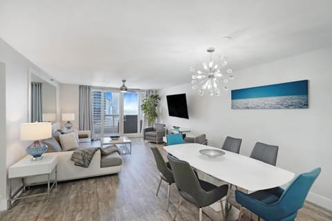 Living/dining area, Roku tv, balcony access