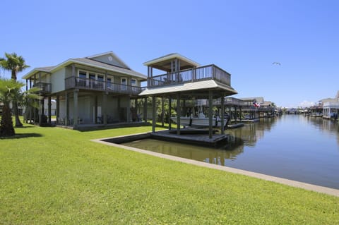 You Have Arrived - Welcome to your own personal paradise and enjoy a vacation fit for royalty!