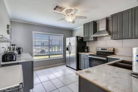 The huge gourmet kitchen is a foodie's dream come true! - All you add is groceries and your recipes -- The sparkling appliances, cookware, dishes, and all the assorted gadgets and utensils are waiting for you in this state-of-the-art kitchen!