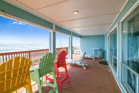 Welcome to Bermuda Beachfront! - From the moment you pull into the driveway, you’ll know that you’ve booked your vacation stay someplace special.