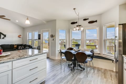 Dinner Time! - Enjoy a meal with your crew! Lots of bonding time will be had at this table.