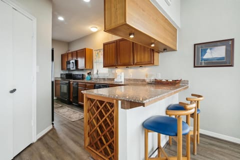 Coffee Anyone? - Pull up a stool to the breakfast bar and drink a morning cup of joe. It’s a great place to plan your day’s activities, gather your wits, and get ready for more quality time!