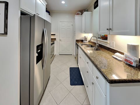 Full Kitchen - Stainless Steel Appliances