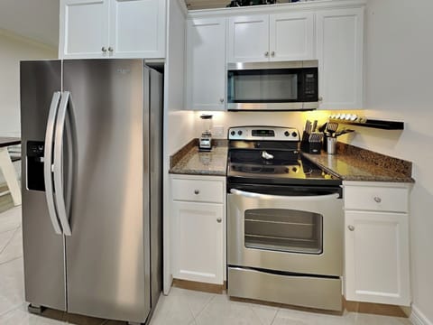 Full Kitchen - Stainless Steel Appliances