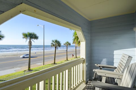 Welcome to Dawn 221-Dawn's Early Light! - From the moment you pull into the driveway, you’ll know that you’ve booked your vacation stay someplace special.