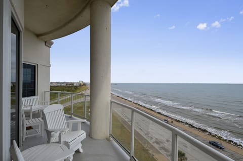 Welcome to Diamond Beach 701-Queen of Diamonds! - From the moment you pull into the driveway, you’ll know that you’ve booked your vacation stay someplace special.