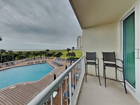 Welcome to Galvestonian 112-Beachfront Hideaway!