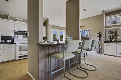 Coffee Anyone? - Pull up a stool to the breakfast bar and drink a morning cup of joe. It’s a great place to plan your day’s activities, gather your wits, and get ready for more quality time!