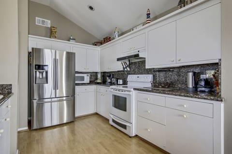 The Kitchen Will Bring Out Your Hidden Julia Child - Equipped with appliances, cookware, prep tools, and tableware, the open, expansive kitchen makes cooking a pleasure.