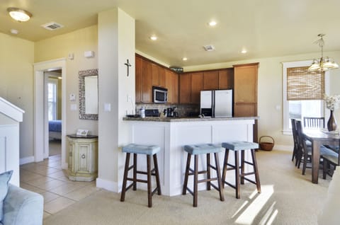 Coffee Anyone? - Pull up a stool to the breakfast bar and drink a morning cup of joe. It’s a great place to plan your day’s activities, gather your wits, and get ready for more quality time!