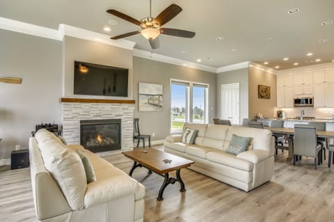 Get Ready to Be Spoiled! - Everything about Salty Blue Mermaid is aesthetically pleasing. From the large, elegant windows to the handsome, high-quality furnishings, this beautiful home was designed with your luxury in mind.