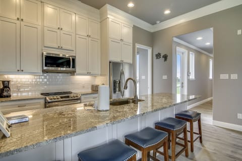 Coffee Anyone? - Pull up a stool to the breakfast bar and drink a morning cup of joe. It’s a great place to plan your day’s activities, gather your wits, and get ready for more quality time!