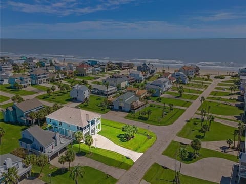 A Few More Feet! - The ocean awaits! Since only a short walk separates you from the fun of the beach, why waste any time?