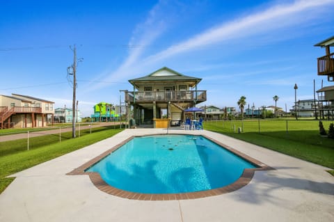 Too Pool for School - If you've been on the lookout for the perfect vacation rental, your search is over. Book this lovely vacation home today to experience the vacation of a lifetime!