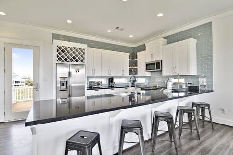 Spacious Breakfast Bar