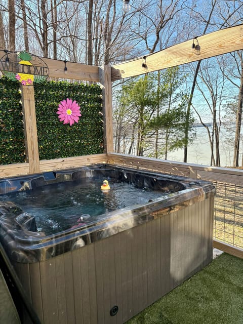 New spa tub to accommodate 6.