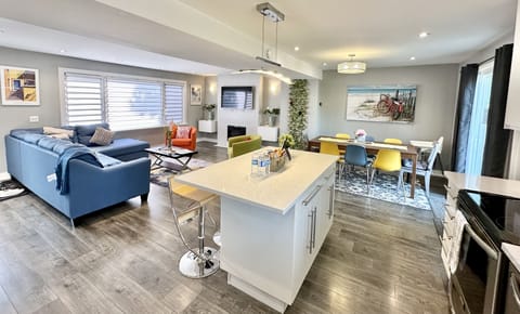 Family friendly kitchen to cook & chill together