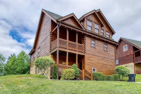Pinewood Lodge's exterior