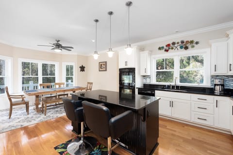 Large, lovely kitchen