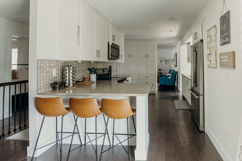 Beautiful gourmet, well-stocked kitchen