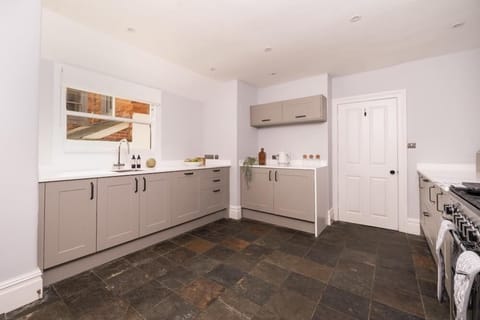 Kitchen at Crooklets House, Bude, Cornwall, self catering with Beach Retreats.