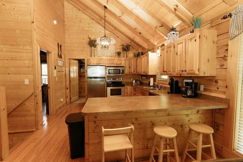 Spacious kitchen equipped with everything to sufficiently prepare and serve meal