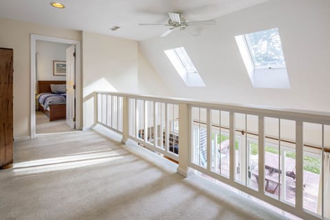 Second floor open hallway between bedrooms