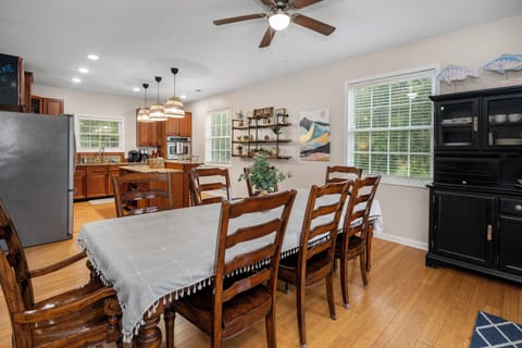 kitchen table seats 8