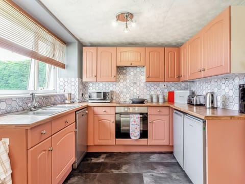 Kitchen | Holly Tree Cottage, Tain