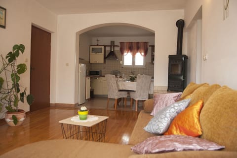 Living room, kitchen, dining arae