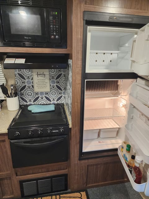 Microwave, stove, oven, fridge, freezer