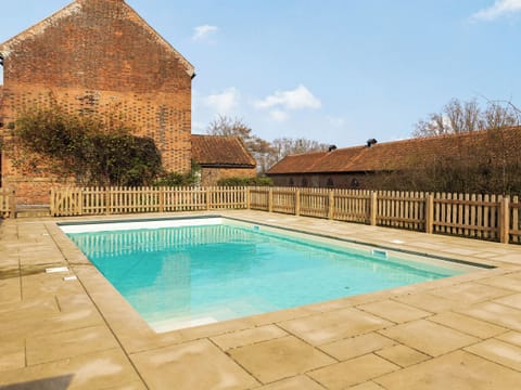 Swimming pool | Hemblington Hall, Hemblington
