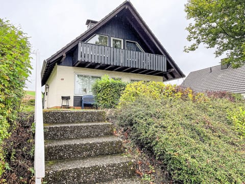 Building, Plant, Property, Window, Land Lot, Urban Design, Landscape, Neighbourhood, Grass, Leisure