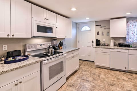 Kitchen | Cooking Basics | Dishware/Flatware | Coffee Maker | Blender | Toaster