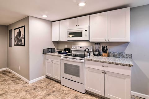 Kitchen | Paper Towels/Trash Bags