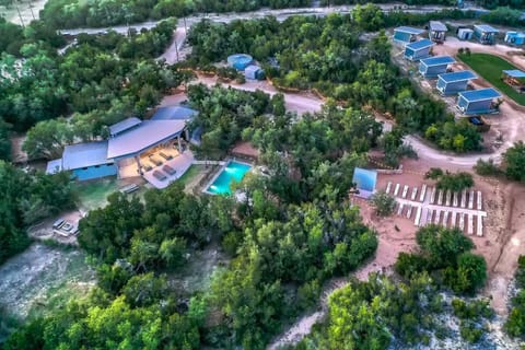 Welcome to The Liney Moon - an 8-acre retreat in Dripping Springs!