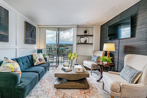 Hilo Lagoon 701 - Cosmopolitan Condo in the Heart of Hilo