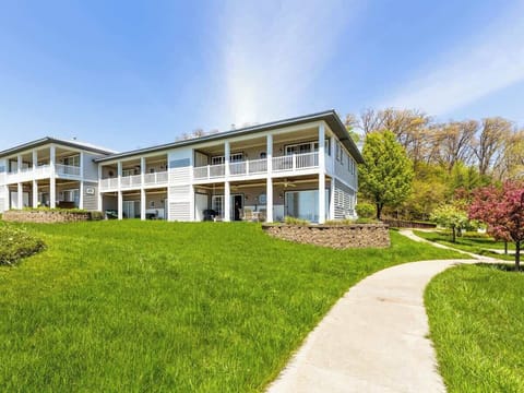 Welcome to Mariners Cove along the Black River