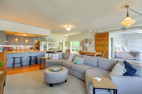 Living Room | Smart TV | Free WiFi