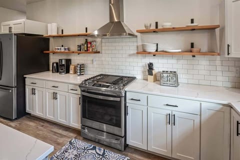 Gas range with plenty of dinnerware