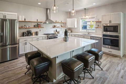 Fully appointed kitchen for the chef in your group