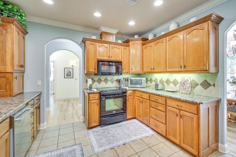 Kitchen | 1st Floor | Fully Equipped | Cooking Basics | Keurig | Waffle Iron